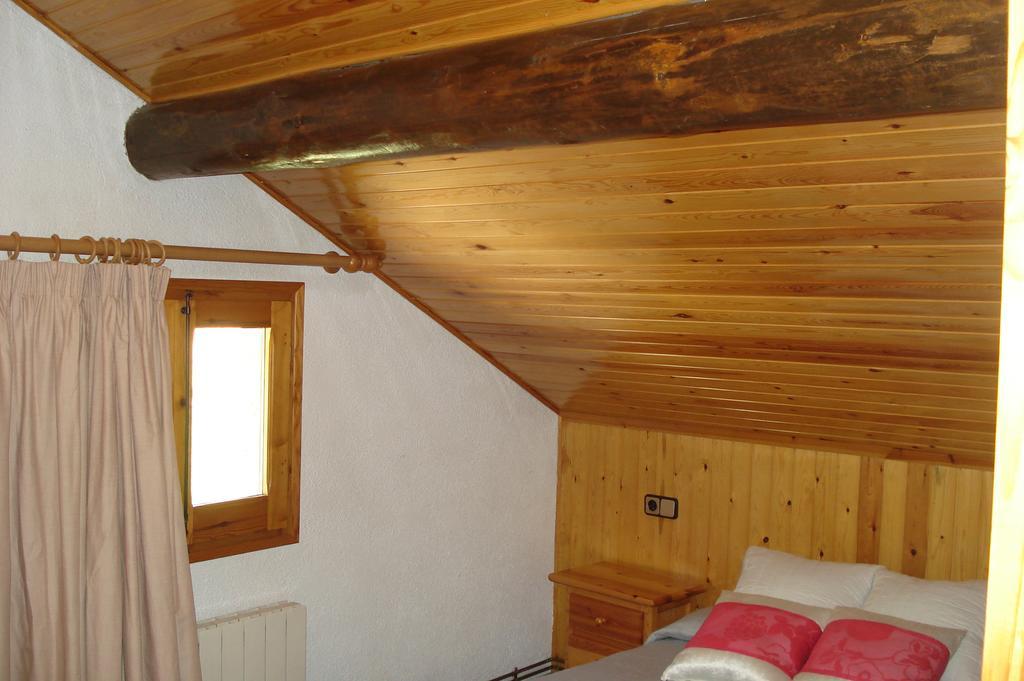 Apartaments Pont Romanic Espot Cameră foto