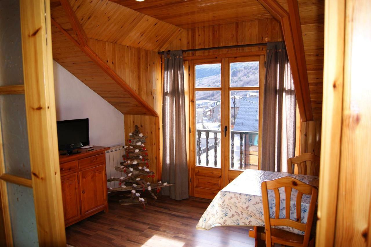 Apartaments Pont Romanic Espot Exterior foto
